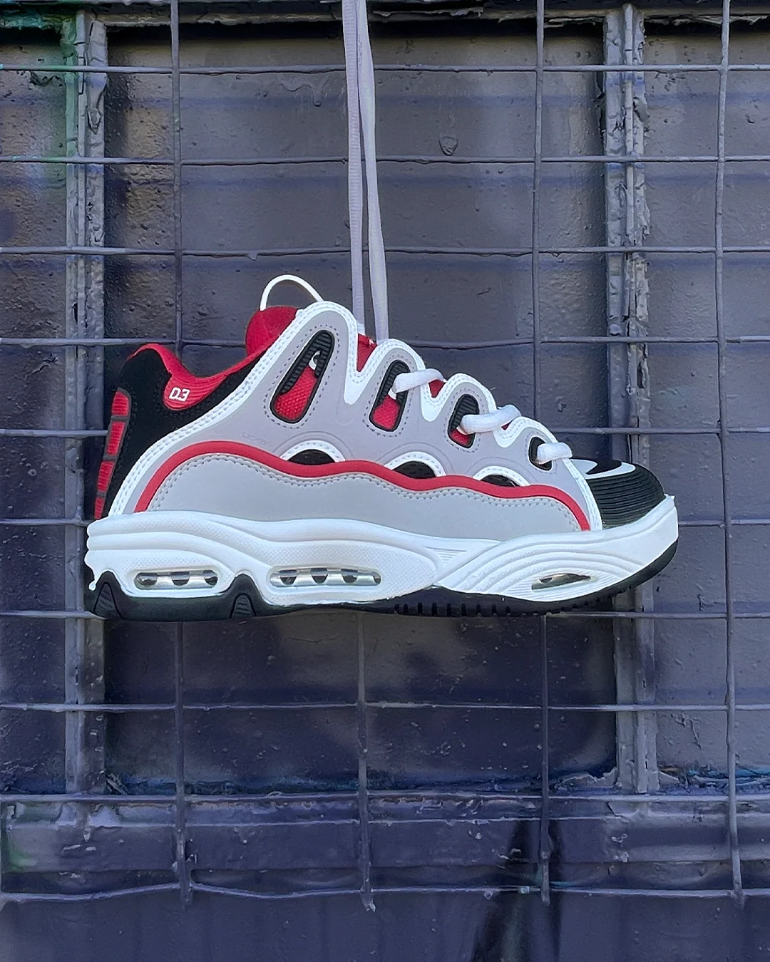 D3 2001 Red/White/Grey - Image 5