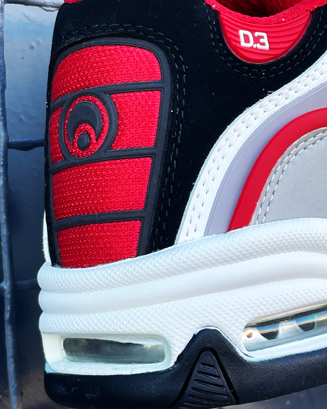 D3 2001 Red/White/Grey - Image 6
